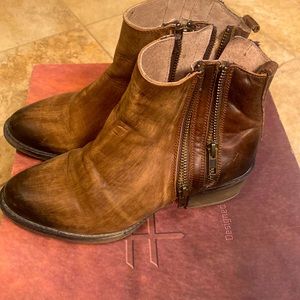 Circle G cowgirl double zipper booties, size 7M, burnished brown